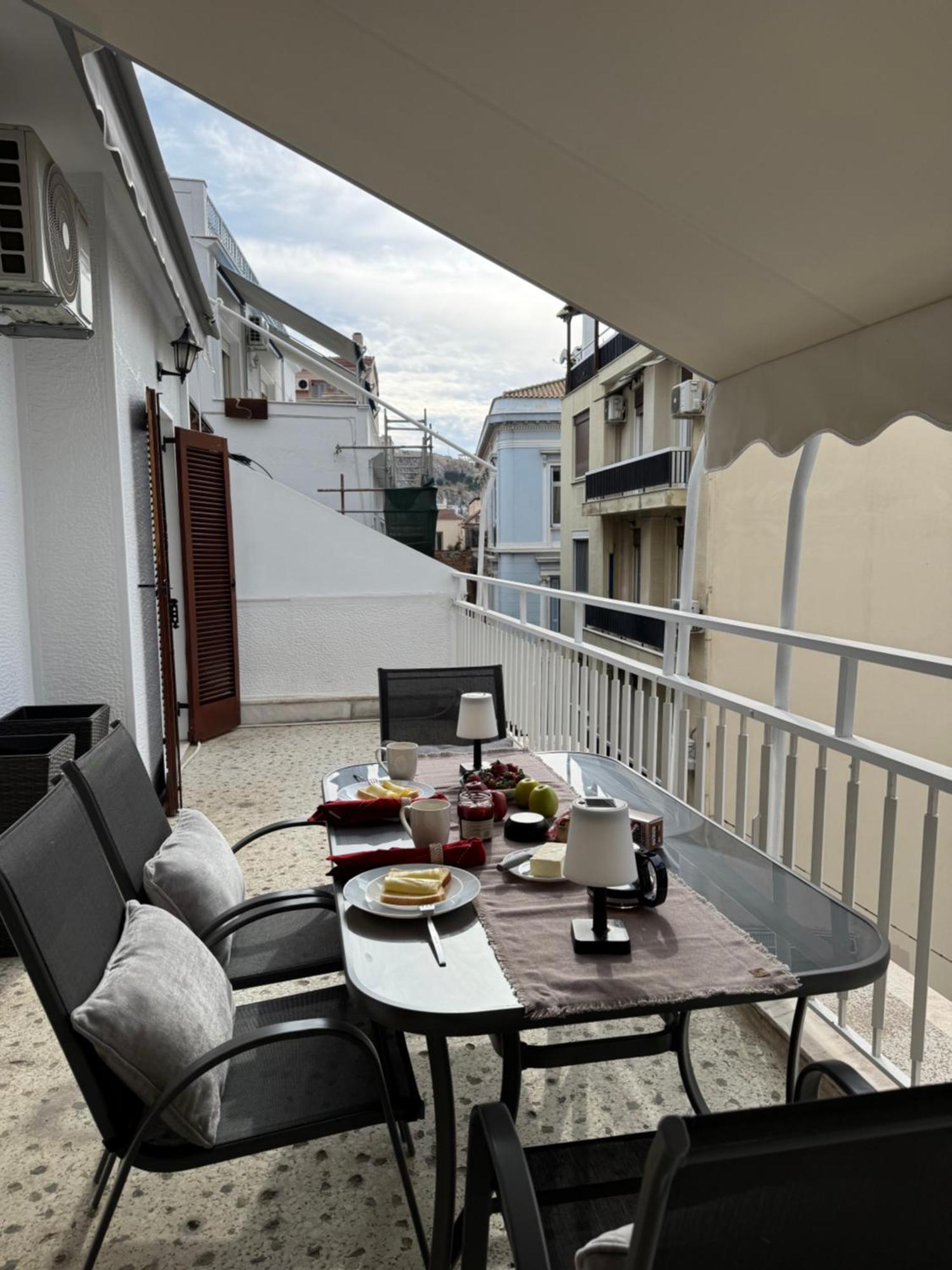 Ferienwohnung Living Near Acropolis By Sylvia Staikou 2Nd & 3D Floor Athen Exterior foto