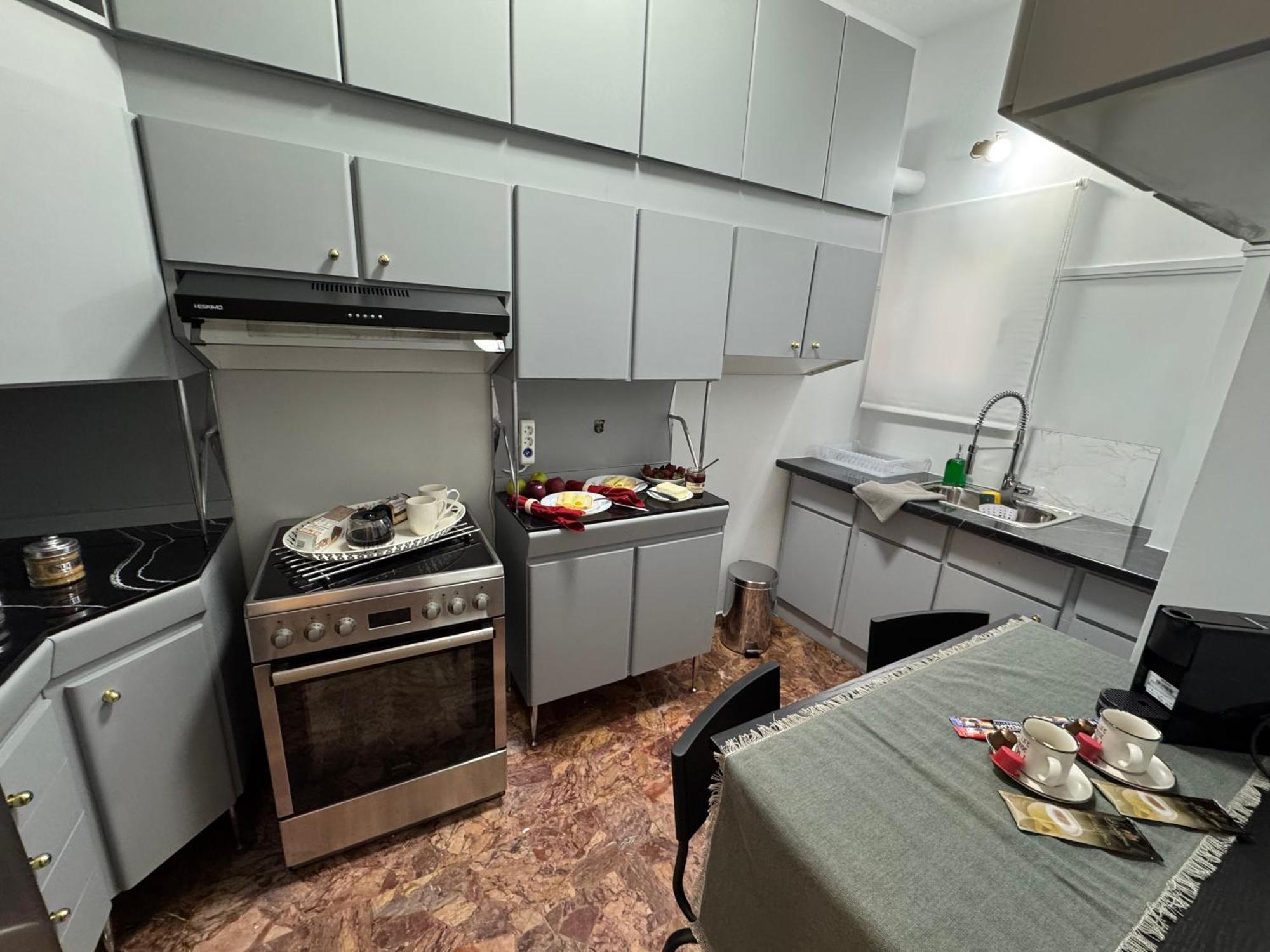 Ferienwohnung Living Near Acropolis By Sylvia Staikou 2Nd & 3D Floor Athen Exterior foto