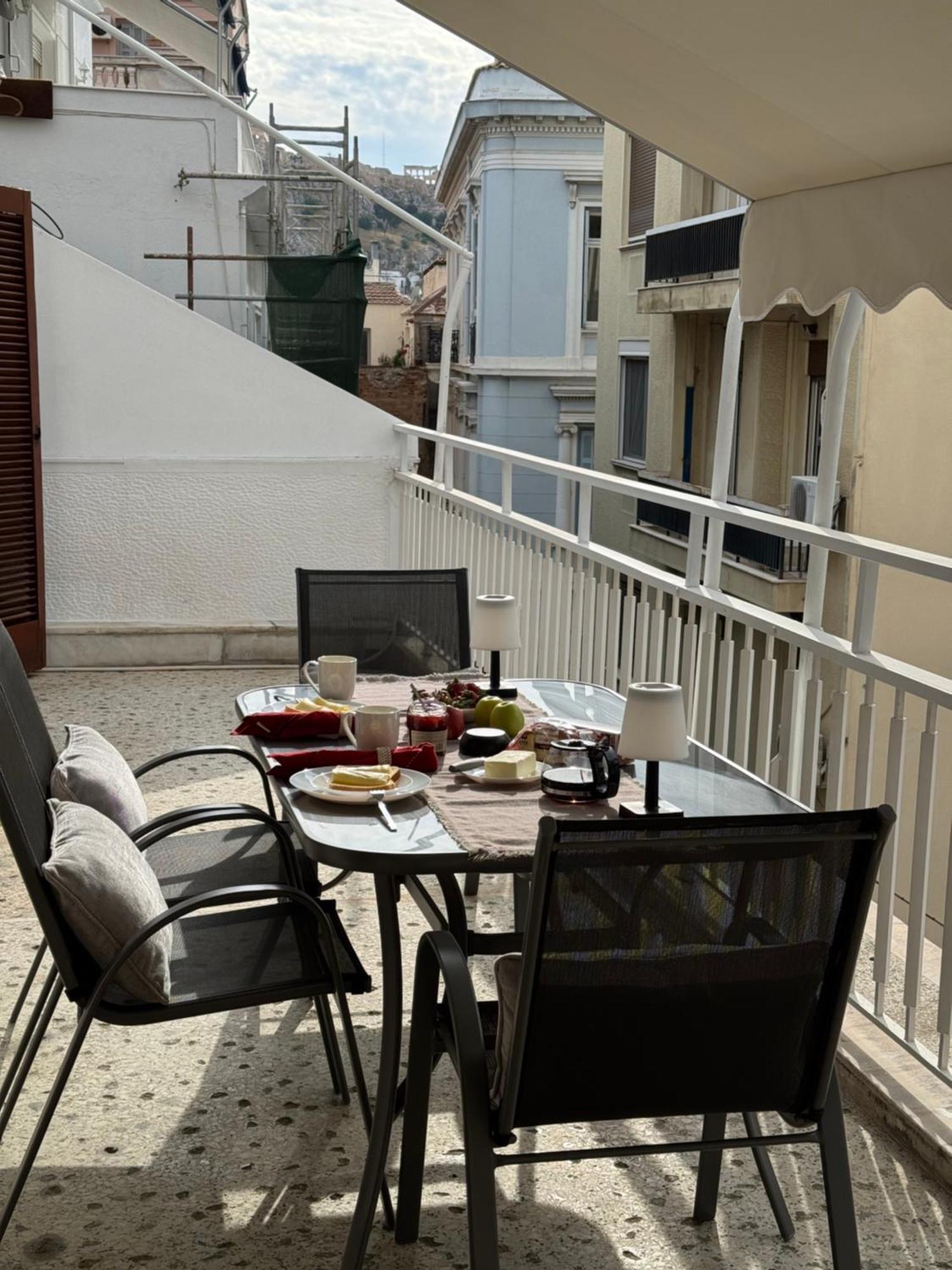 Ferienwohnung Living Near Acropolis By Sylvia Staikou 2Nd & 3D Floor Athen Exterior foto