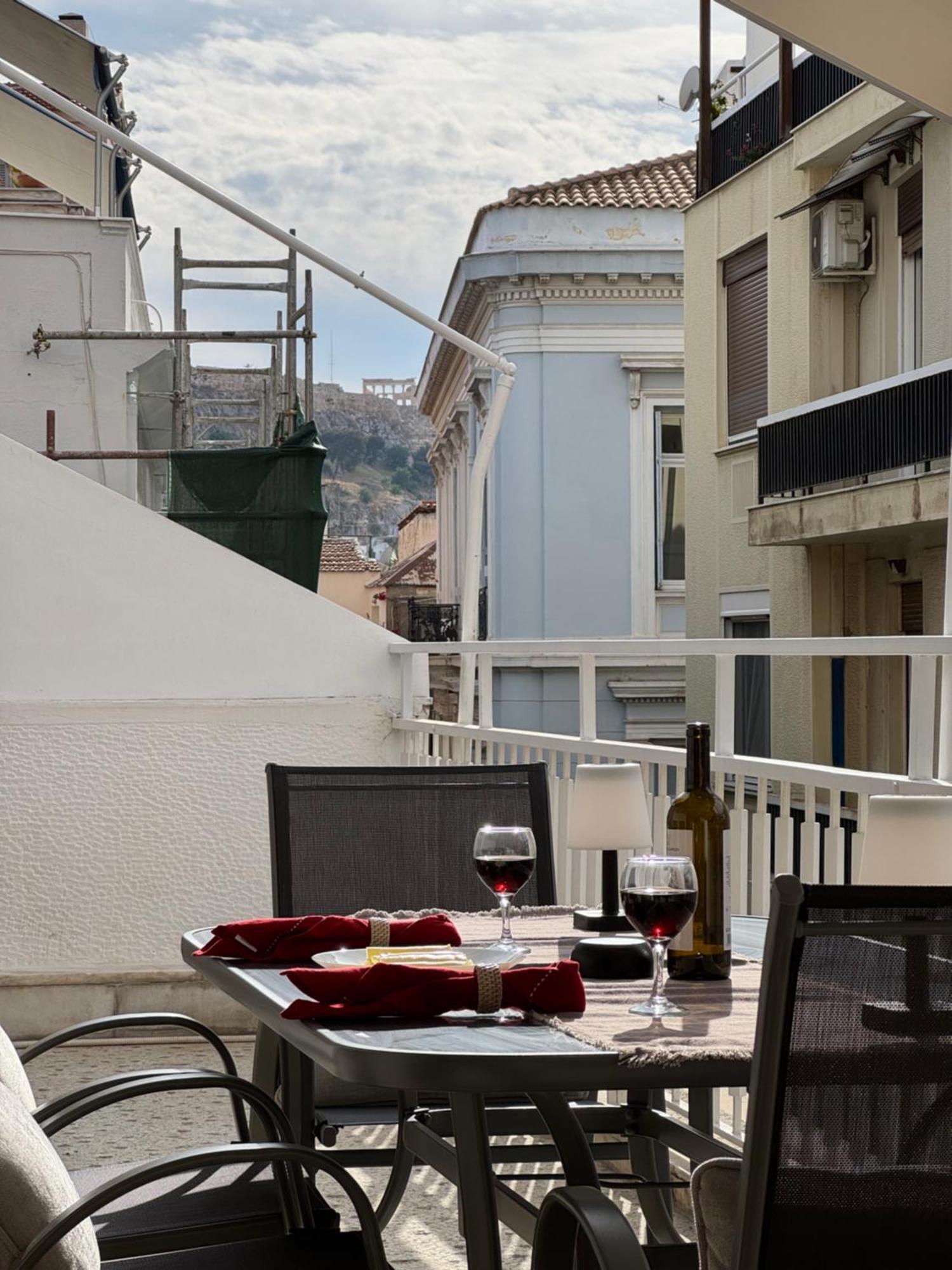Ferienwohnung Living Near Acropolis By Sylvia Staikou 2Nd & 3D Floor Athen Exterior foto