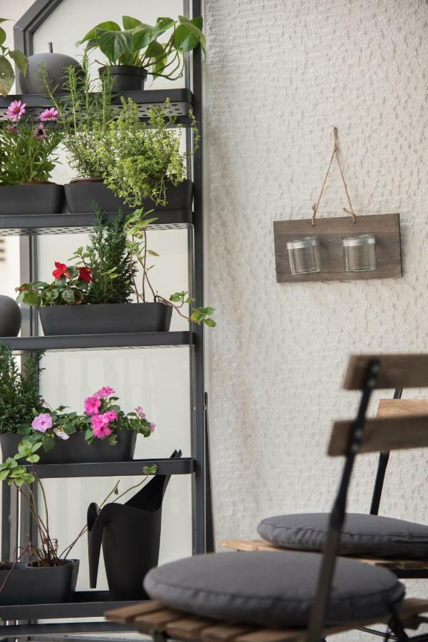Ferienwohnung Living Near Acropolis By Sylvia Staikou 2Nd & 3D Floor Athen Exterior foto
