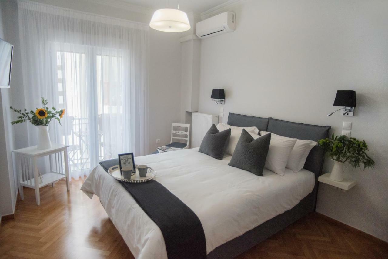 Ferienwohnung Living Near Acropolis By Sylvia Staikou 2Nd & 3D Floor Athen Exterior foto