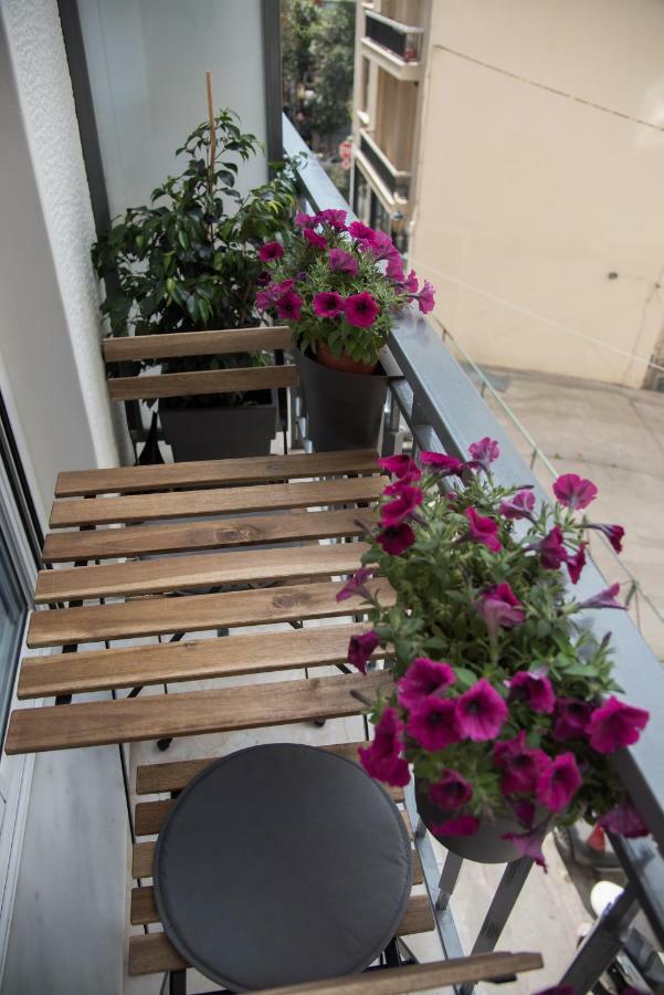 Ferienwohnung Living Near Acropolis By Sylvia Staikou 2Nd & 3D Floor Athen Exterior foto