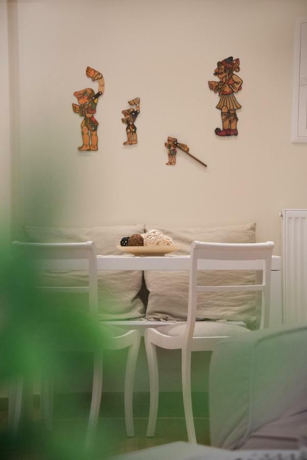 Ferienwohnung Living Near Acropolis By Sylvia Staikou 2Nd & 3D Floor Athen Exterior foto