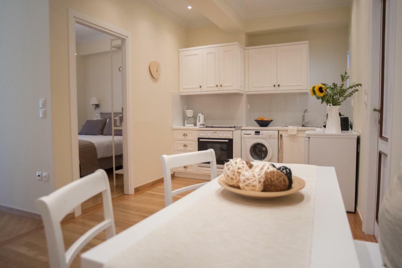 Ferienwohnung Living Near Acropolis By Sylvia Staikou 2Nd & 3D Floor Athen Exterior foto